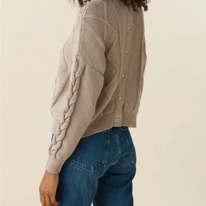 Vetta Capsule Collection. Cable Knit Sweater. Oat Heather